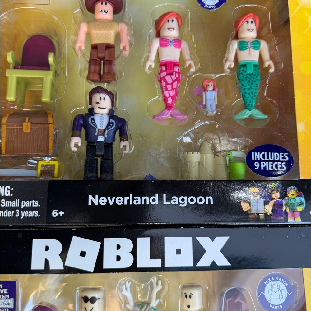 Roblox Adventure Playset with Colorful Figures - Picture 3 of 3